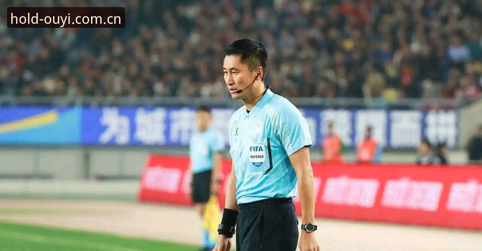为什么裁判马宁的手机里从来不装社交软件？他靠什么走进世界杯？